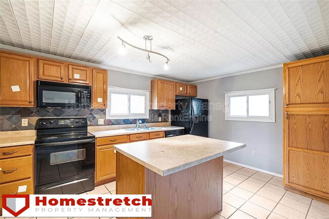 Foto del edificio - 8109 Mathilda Ave