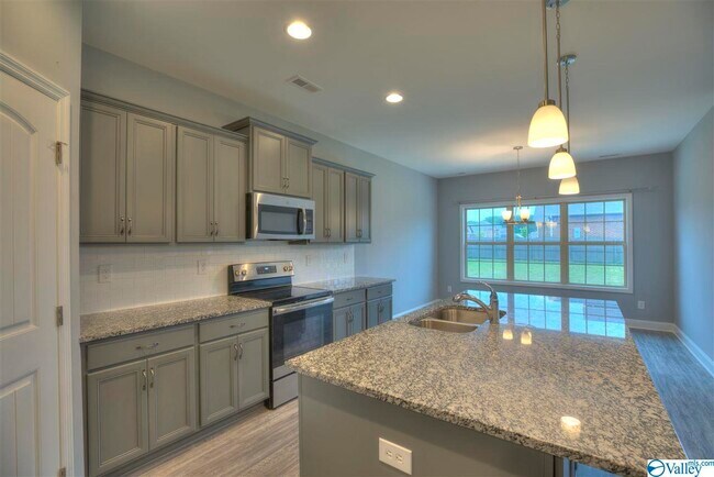 Foto del edificio - 250 Dustin Ln NW