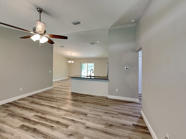 Building Photo - 1866 W Hialeah Dr