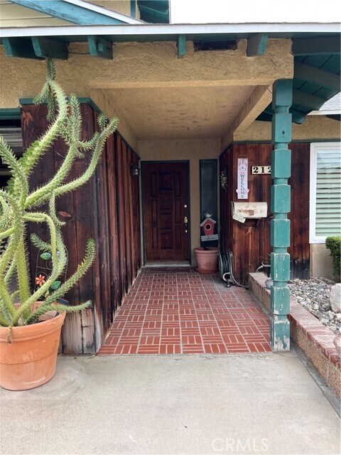 Building Photo - 2124 Beatrice Dr