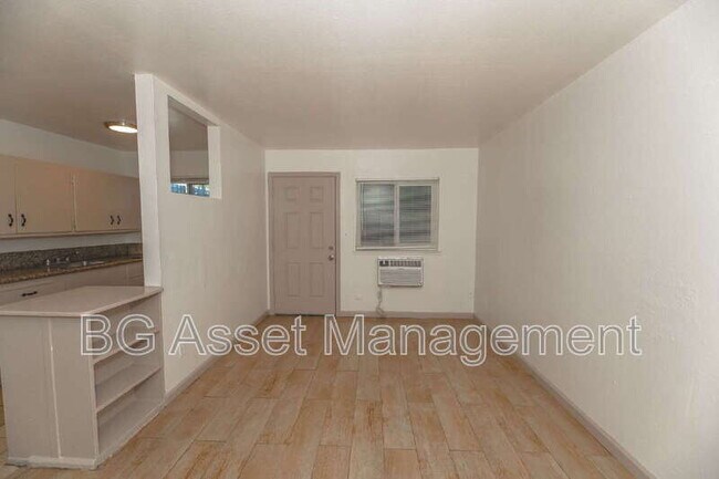 Building Photo - 728 Darina Ave