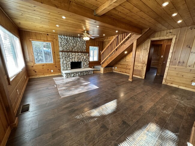 Building Photo - Updated Sugar Pine 3 Bedroom Cabin