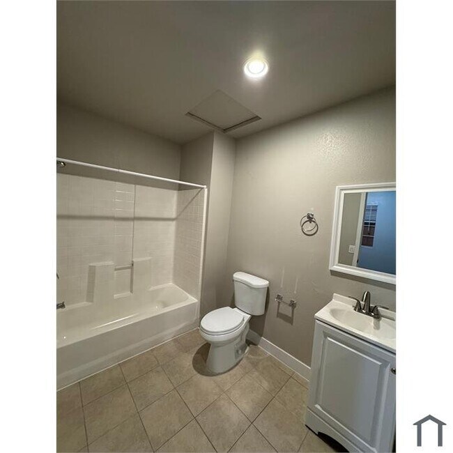 Building Photo - 928 W 83rd St