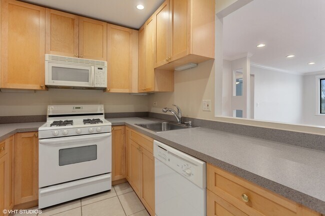 Foto del edificio - 6060 N Ridge Ave