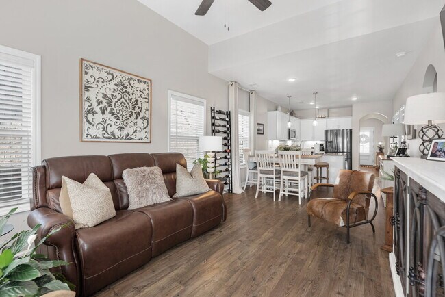 Building Photo - Spacious 3BR End-Unit with Main-Level Primary & Office