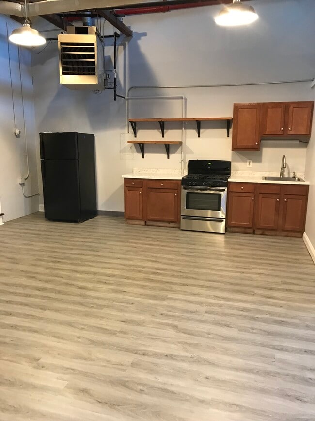 Building Photo - 464 Pratt Street Ext