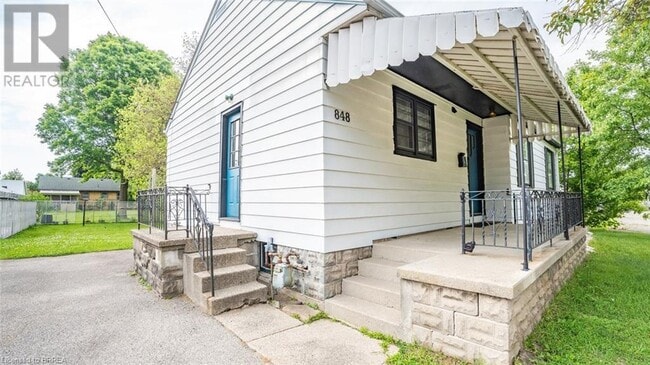 Building Photo - 848 COLBORNE St