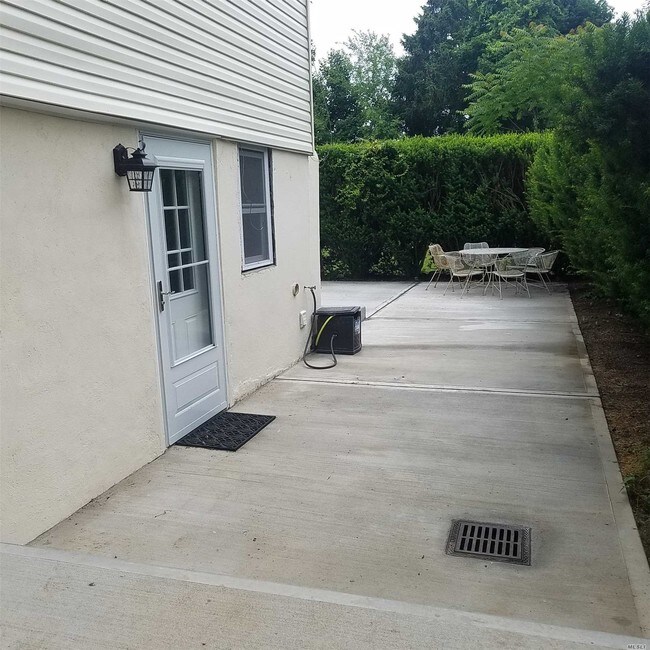 Building Photo - 792 Larkfield Rd