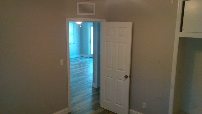 Building Photo - 1433 NW 10th St