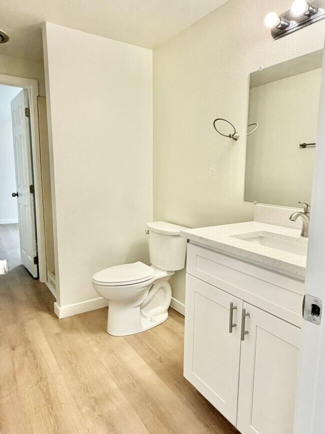 Foto del edificio - 3063 Oak Bay Rd