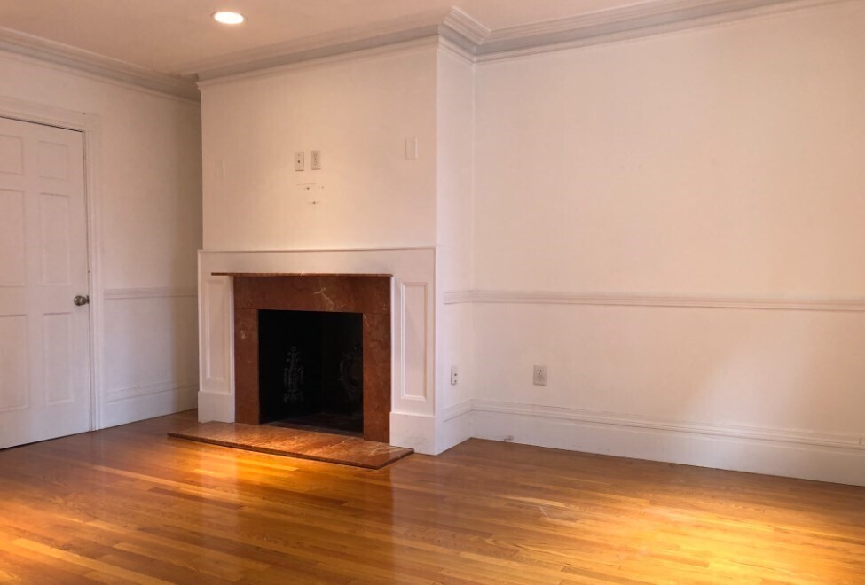 Primary Photo - 254 Newbury St