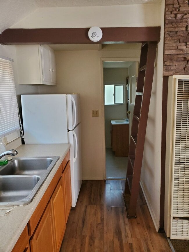 Building Photo - One Bedroom House