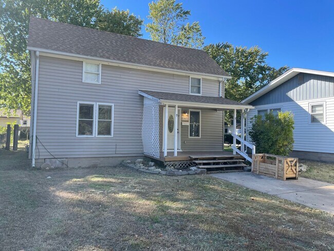 Building Photo - Charming and Spacious Rental Home in El Do...