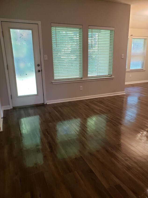 Foto del edificio - 47407-0 Myra Cv