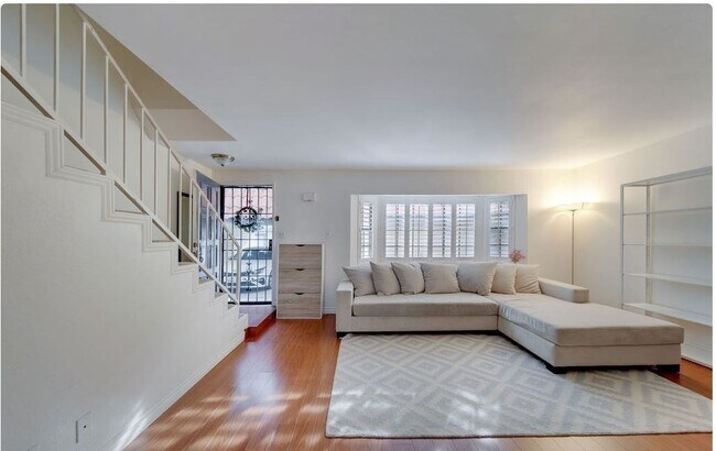 Foto del edificio - 409 W Mountain View Ave