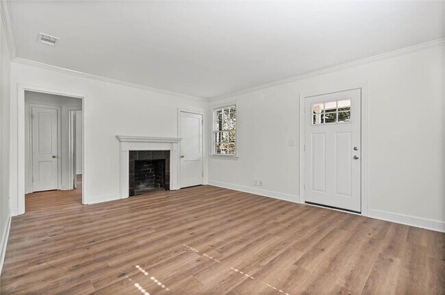 Building Photo - 5213 Pineview Ln S