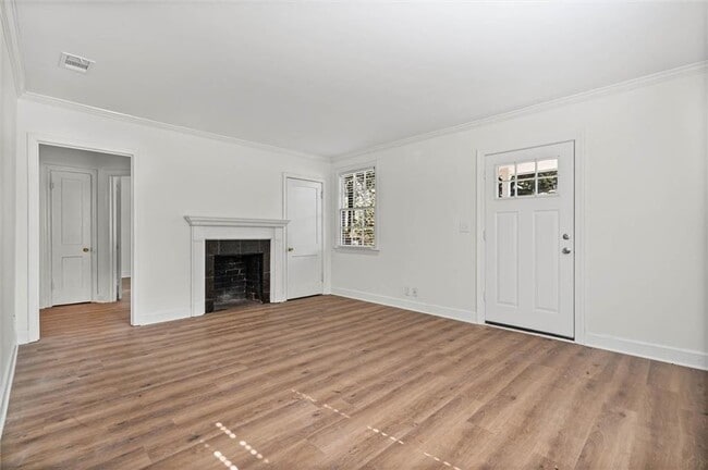 Foto del edificio - 5213 Pineview Ln S