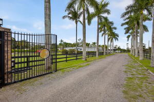 Foto del edificio - 1320 B Rd