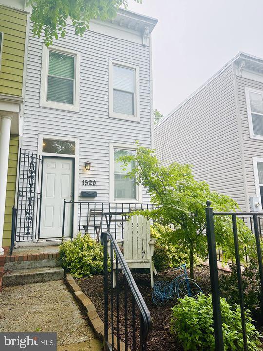 Primary Photo - 1520 Constitution Ave NE