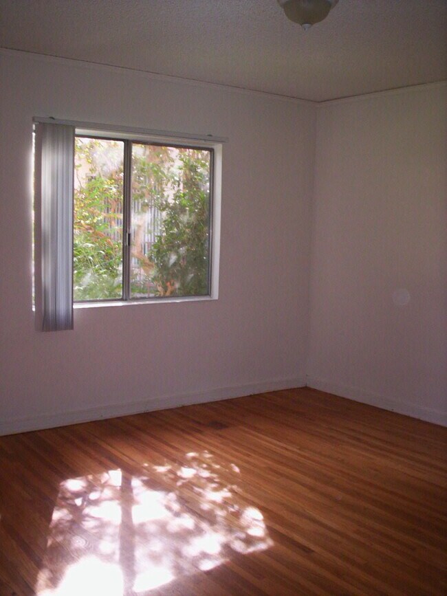Foto del edificio - 348 Amherst Dr