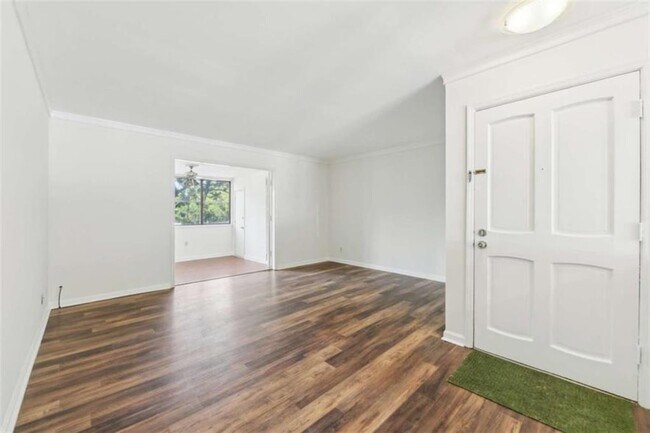 Building Photo - 73 Montre Square NW