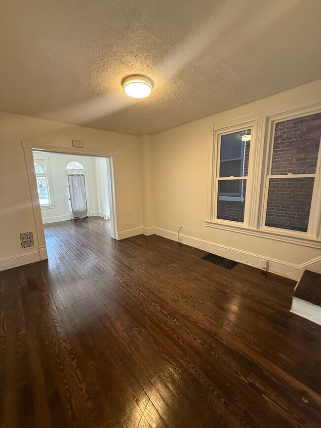 Foto del edificio - 62-64 Wayside Avenue