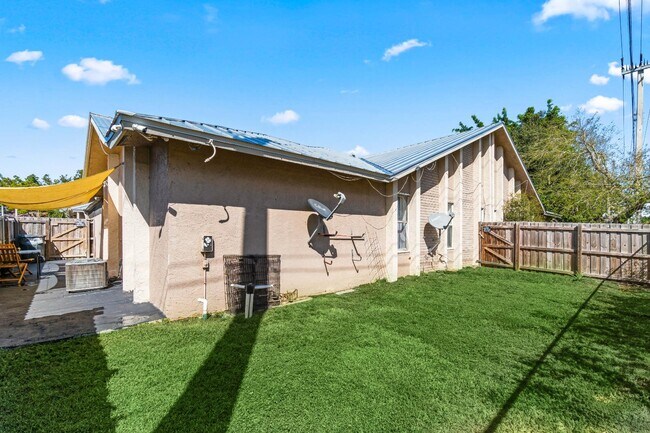 Foto del edificio - 13916 Folkestone Cir