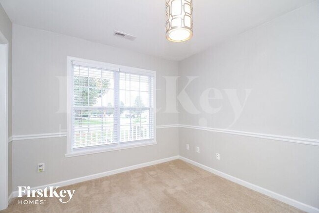 Foto del edificio - 5000 Longridge Dr