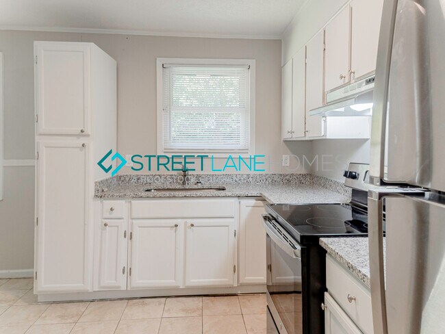 Building Photo - PICK YOUR GIFT OF $500 OFF THE FIRST MONTH...