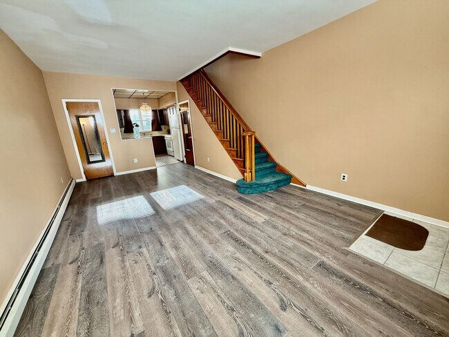 Foto del edificio - Recently UPDATED 3 BD/1 BA HOUSE in great East Passyunk/LOMO location w/ new Engineered Wood Floo...