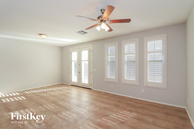 Foto del edificio - 5353 E Harmony Ave