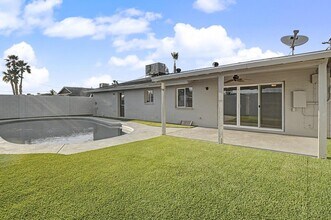 Building Photo - 1281 E Hermosa Dr