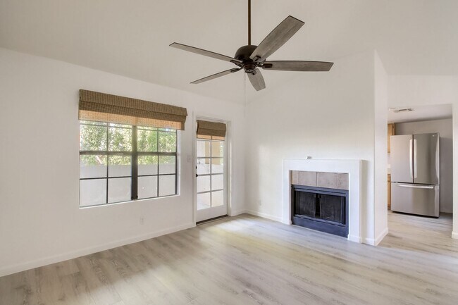 Foto del edificio - New Three Bedroom Condo in Paradise Valley