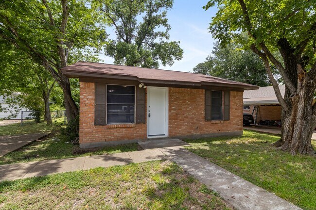 Foto del edificio - ADORABLE UPDATED 2/1 HOUSE IN BRYAN, TX! IMMEDIATE MOVE IN!
