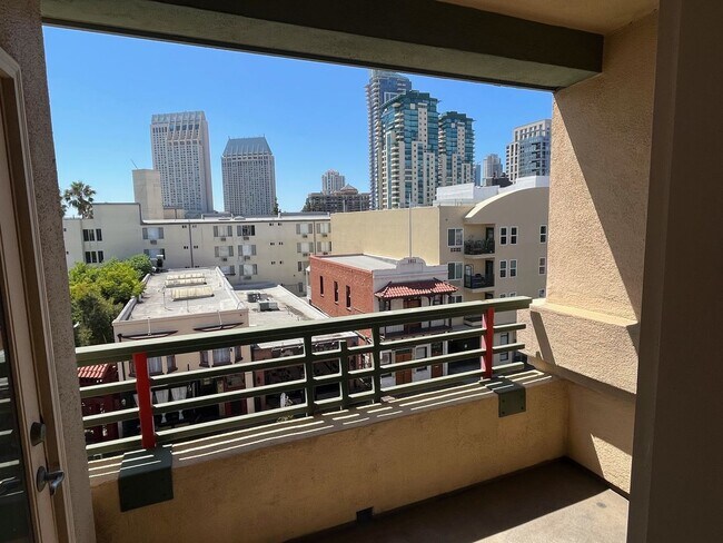 Foto del edificio - Stunning 2-Bedroom Condo with Panoramic Do...