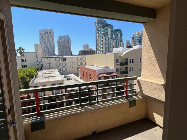 Foto del edificio - Stunning 2-Bedroom Condo with Panoramic Downtown Views