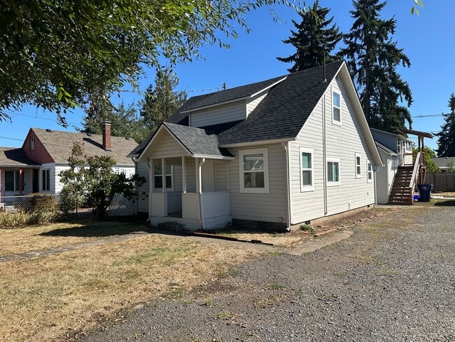 Building Photo - Updated 3 bedroom 1 bathroom house!