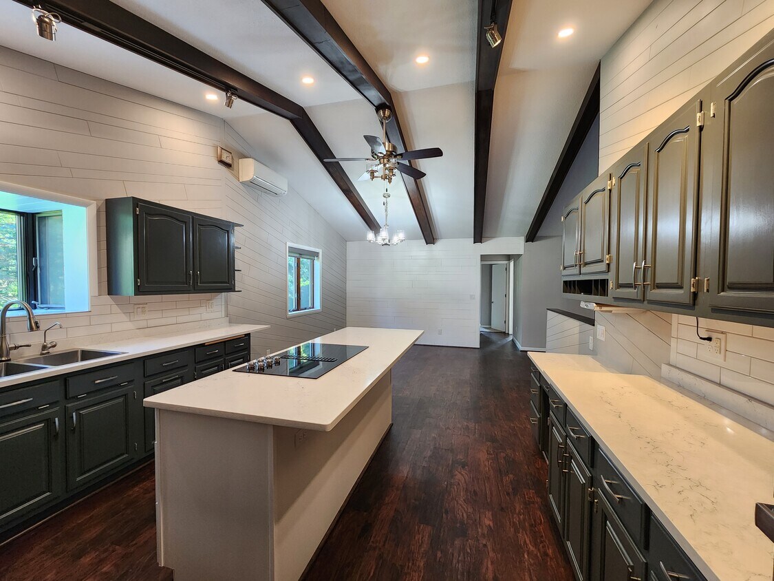 Foto principal - 908 S 48th Ave