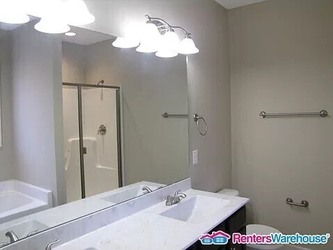 Building Photo - 1st floor main bedroom