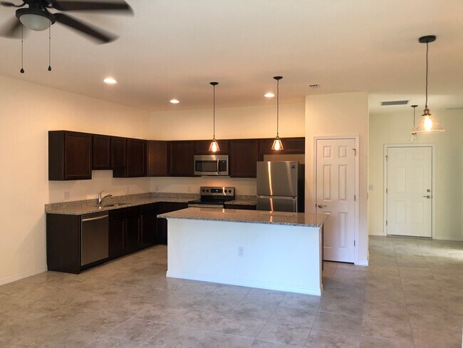 Building Photo - 24482 Zephyr Ct