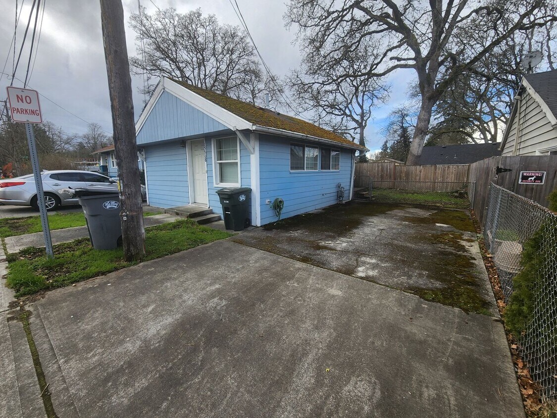 Foto principal - Beautiful Home in Lakewood! Apply Now!