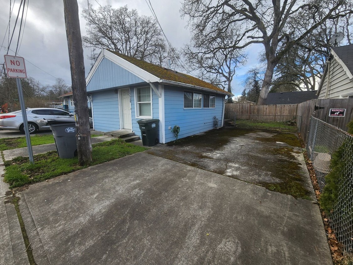 Primary Photo - Beautiful Home in Lakewood! Apply Now!