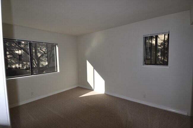 Building Photo - Great central SJ location near Highways 87...