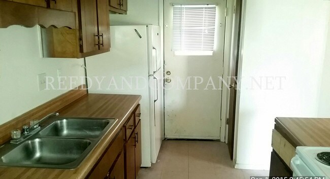 Building Photo - Darling Duplex! Great for Roommates!!