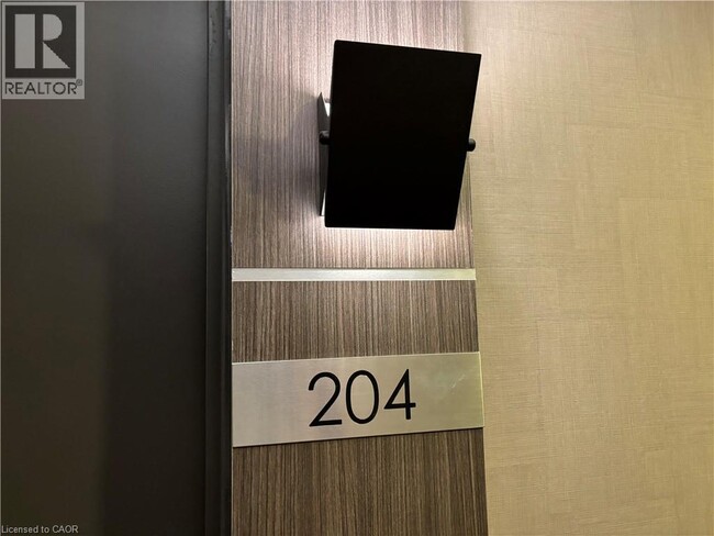 Photo du bâtiment - 550 N Service Rd