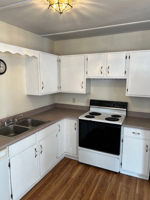 Foto del edificio - 108 Lake Hill Rd