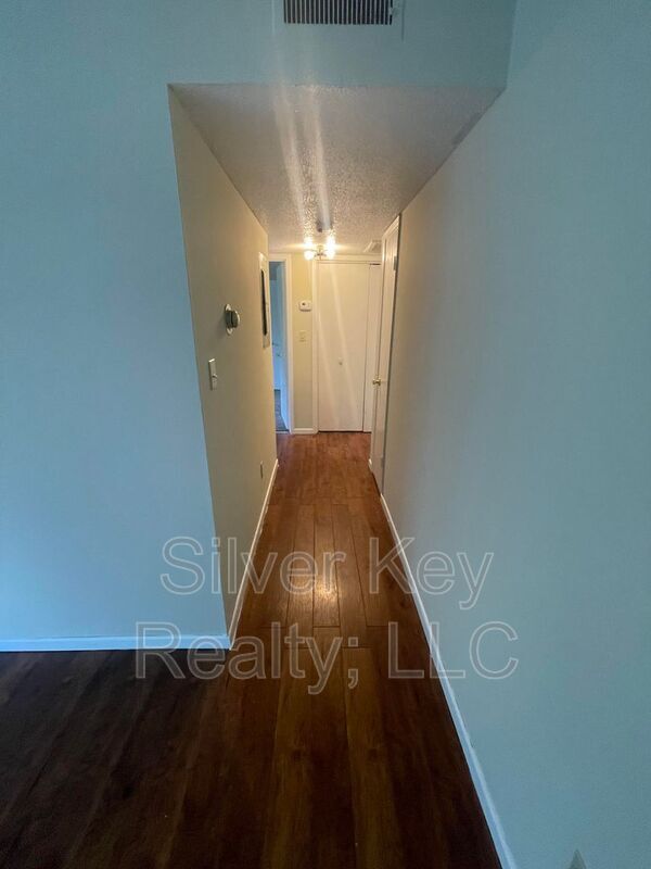 Building Photo - 311 Sunset Dr