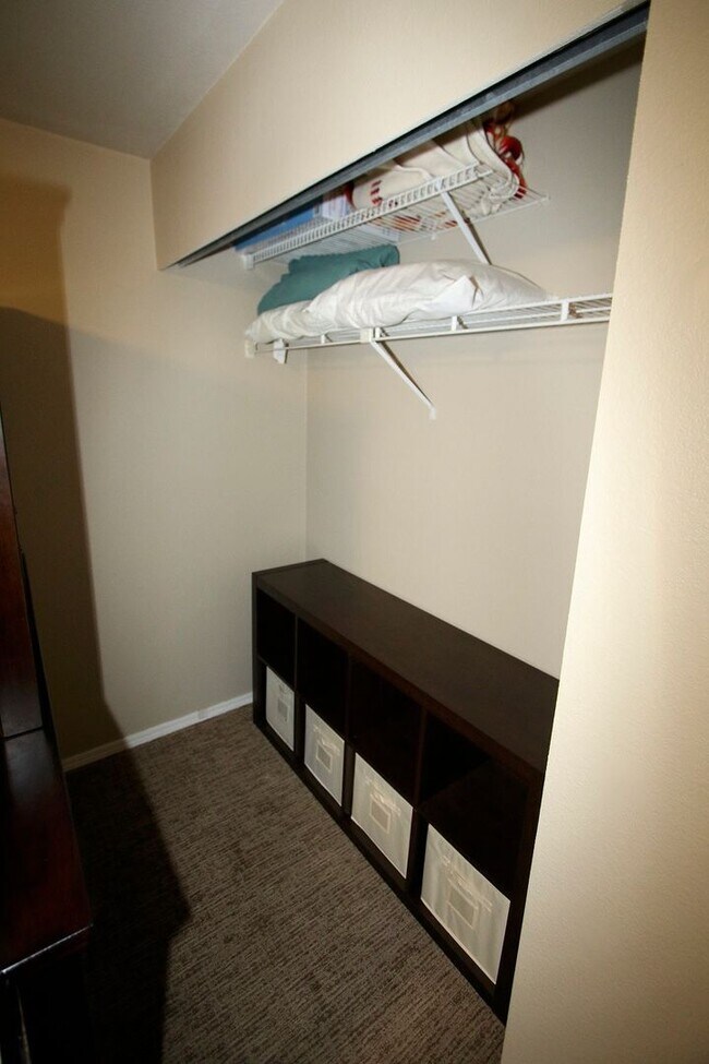 Foto del edificio - 2 Bed, 2 Bath Condo in East Anchorage!