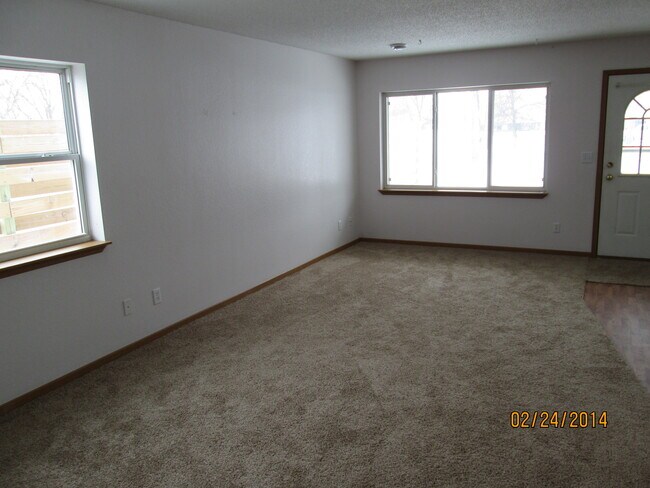 Building Photo - 108 4th St S