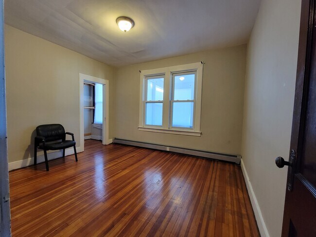 Foto del edificio - 16 Rosewood Plz